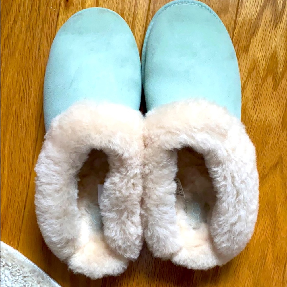 *NEVER WORN* womens slipper